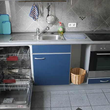 Ferienwohnung Schloss Birnbaum شقة
