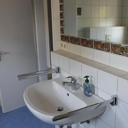 Ferienwohnung Schloss Birnbaum شقة *